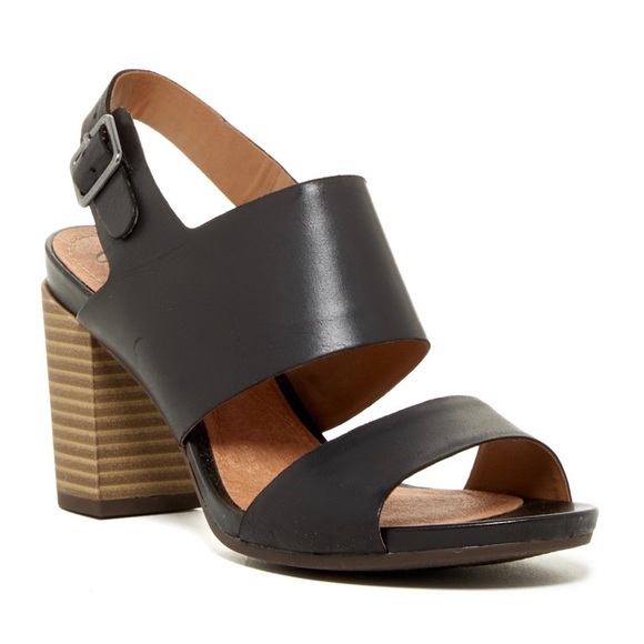 Clarks Shoes - Clarks Leather Sandals size 9.5